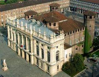 Fra i palazzi di torino si conta il Palazzo Reale.