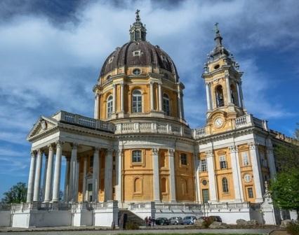 Fra le chiese di Torino si annovera la Basilica diSsuperga.